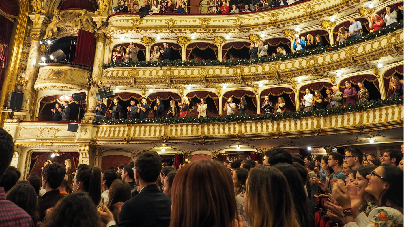 Covett reimagines ‘A Night at the Opera'